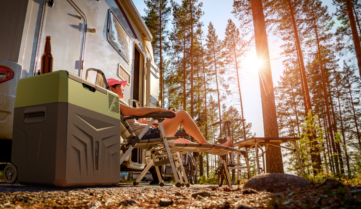 Mann in einer LKW-Kabine