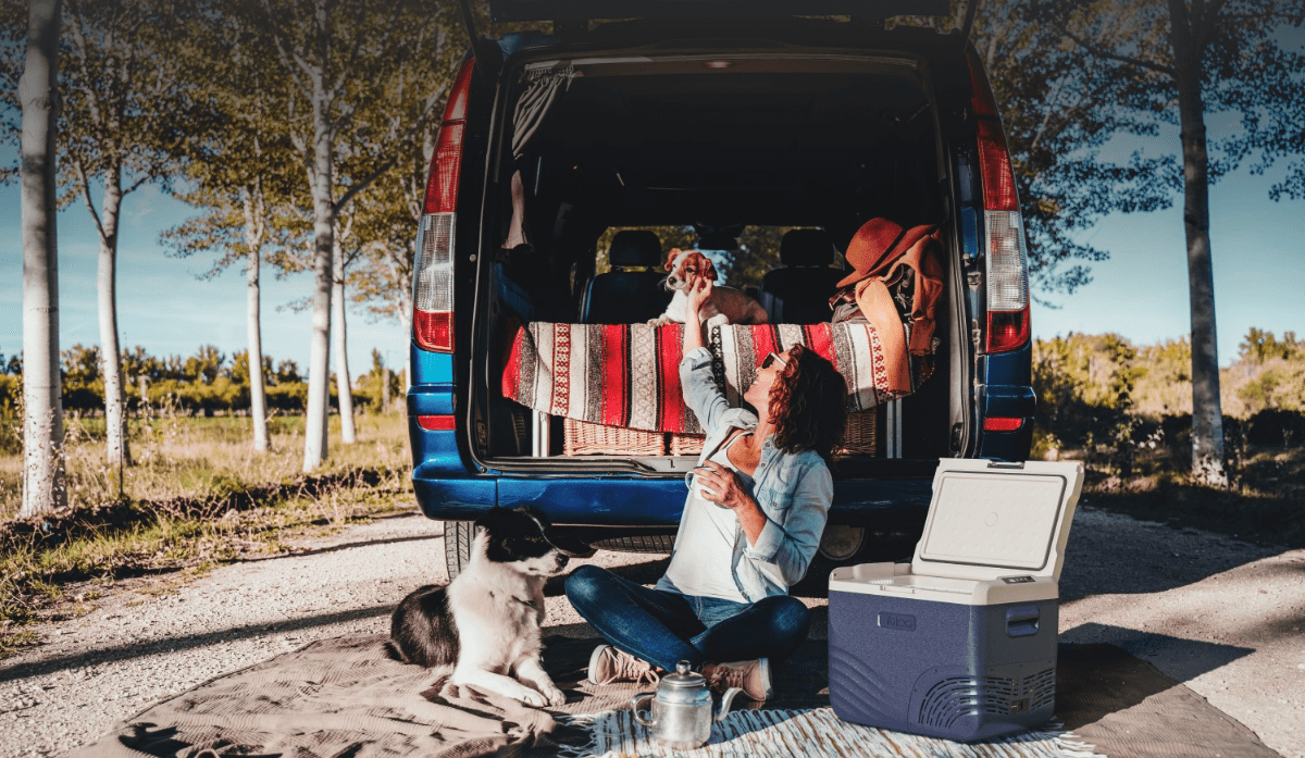 Mann in einer LKW-Kabine