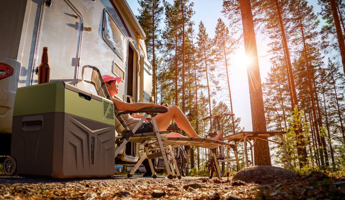 Mann in einer LKW-Kabine