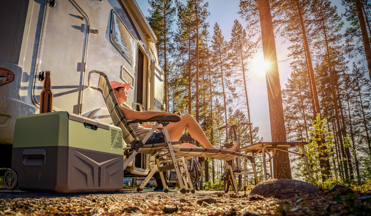 Mann in einer LKW-Kabine