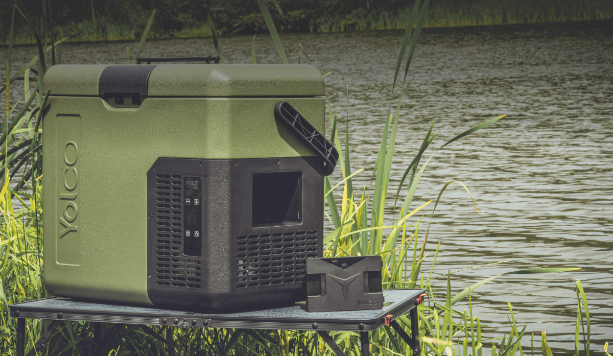 Mann in einer LKW-Kabine