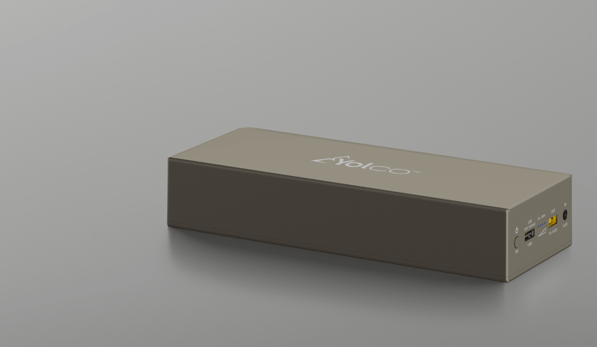 Mann in einer LKW-Kabine