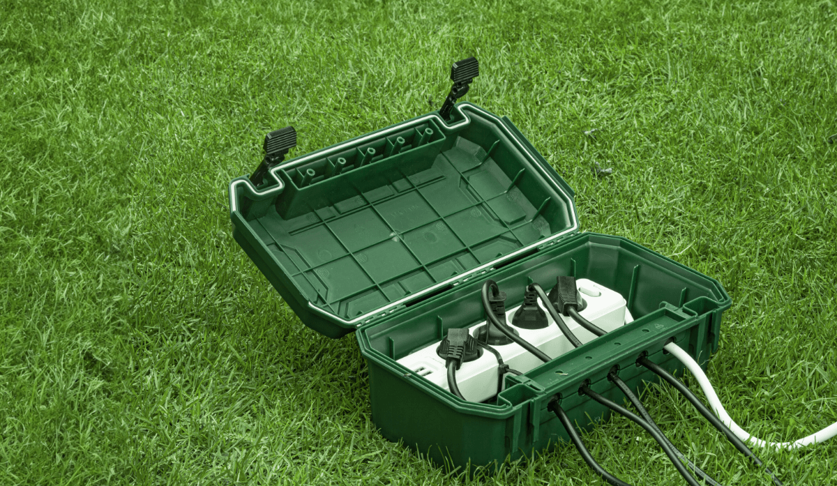 Mann in einer LKW-Kabine