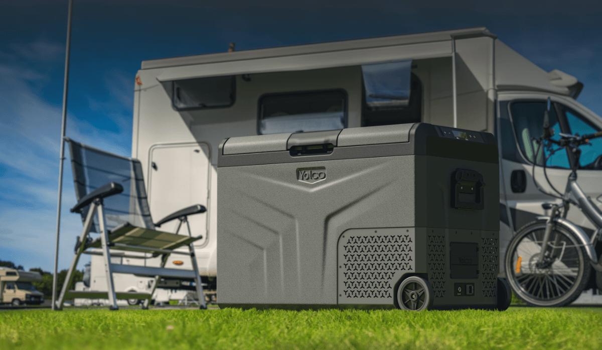 Mann in einer LKW-Kabine